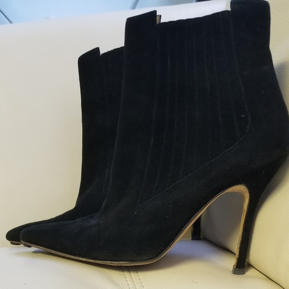 Manolo Blahnik black suade Stiletto Booties Sz. 37